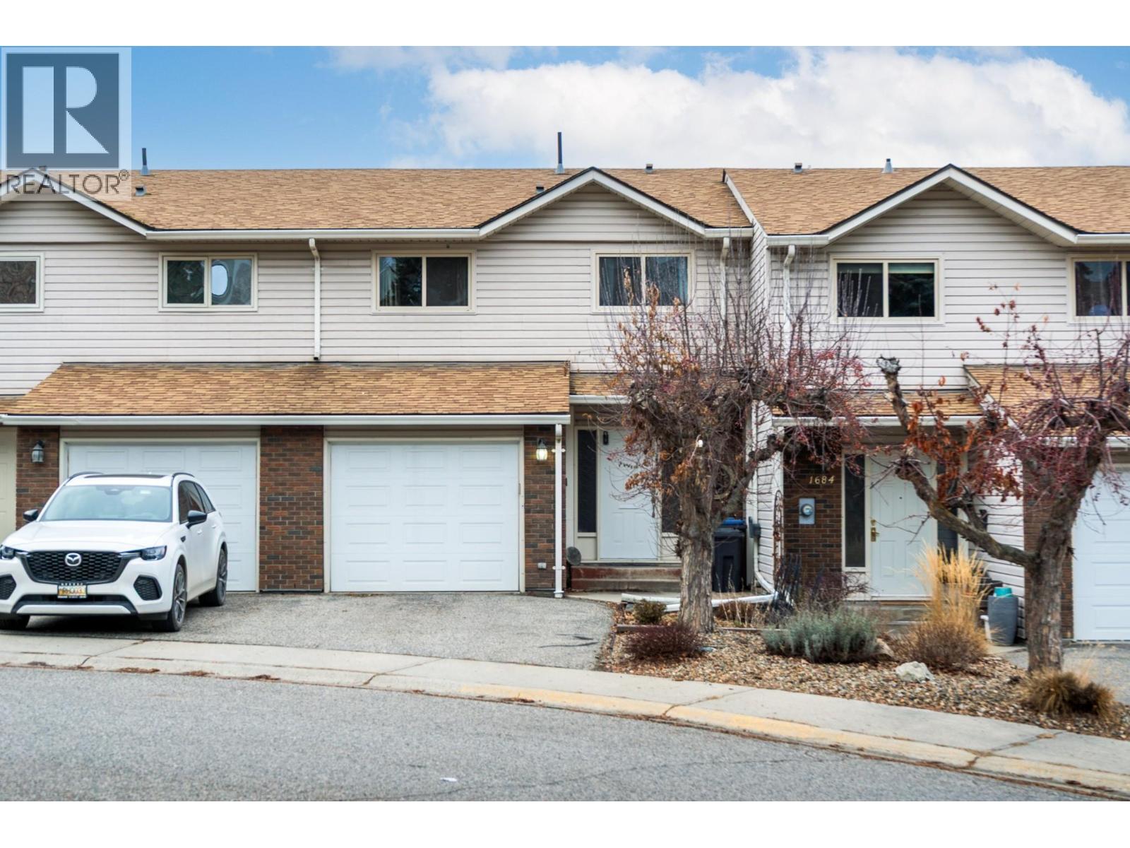 1686 Thayer Court, Kelowna