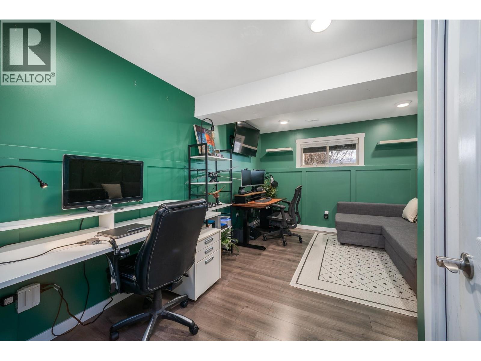  1686 Thayer Court, Kelowna