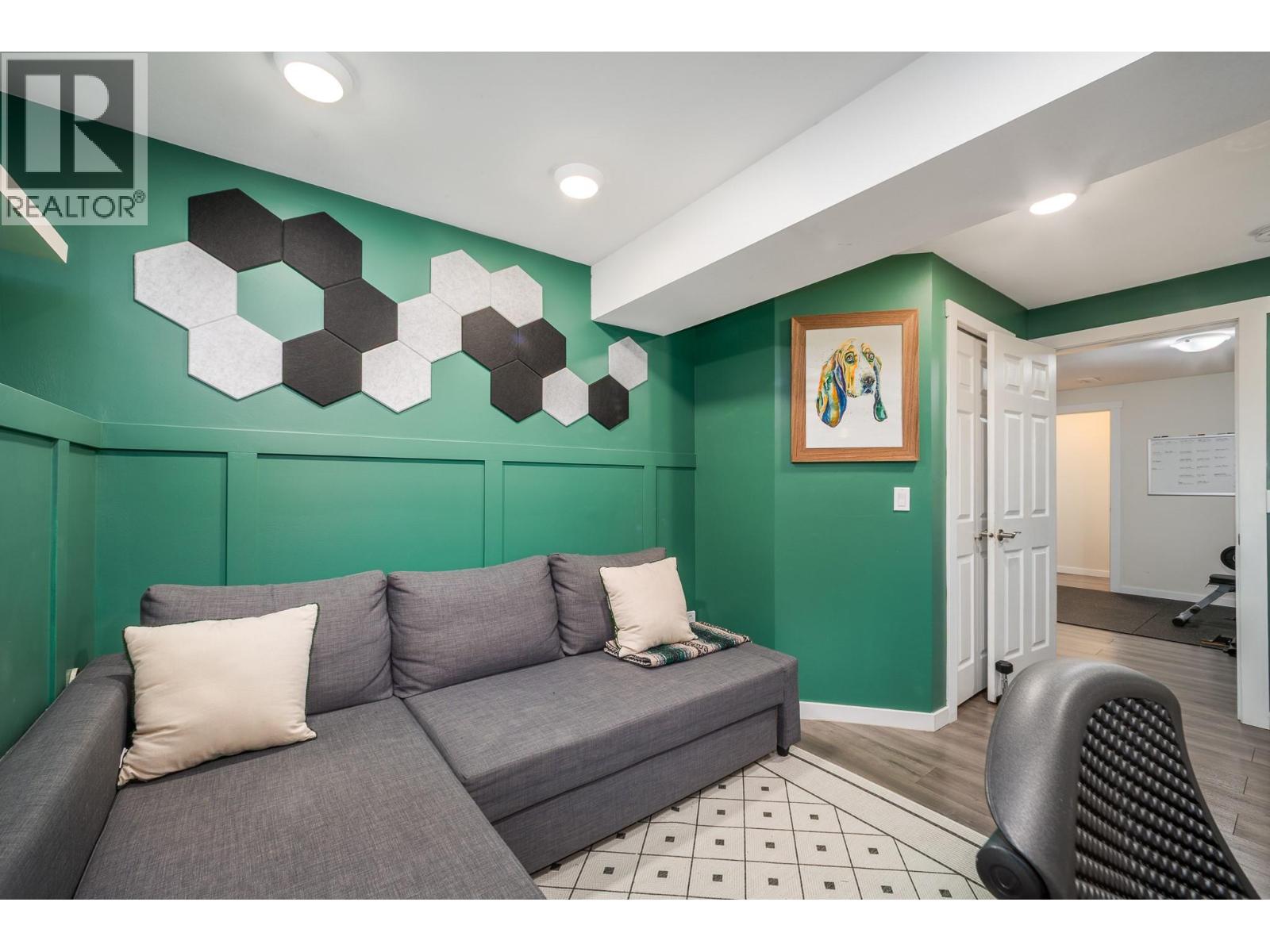  1686 Thayer Court, Kelowna