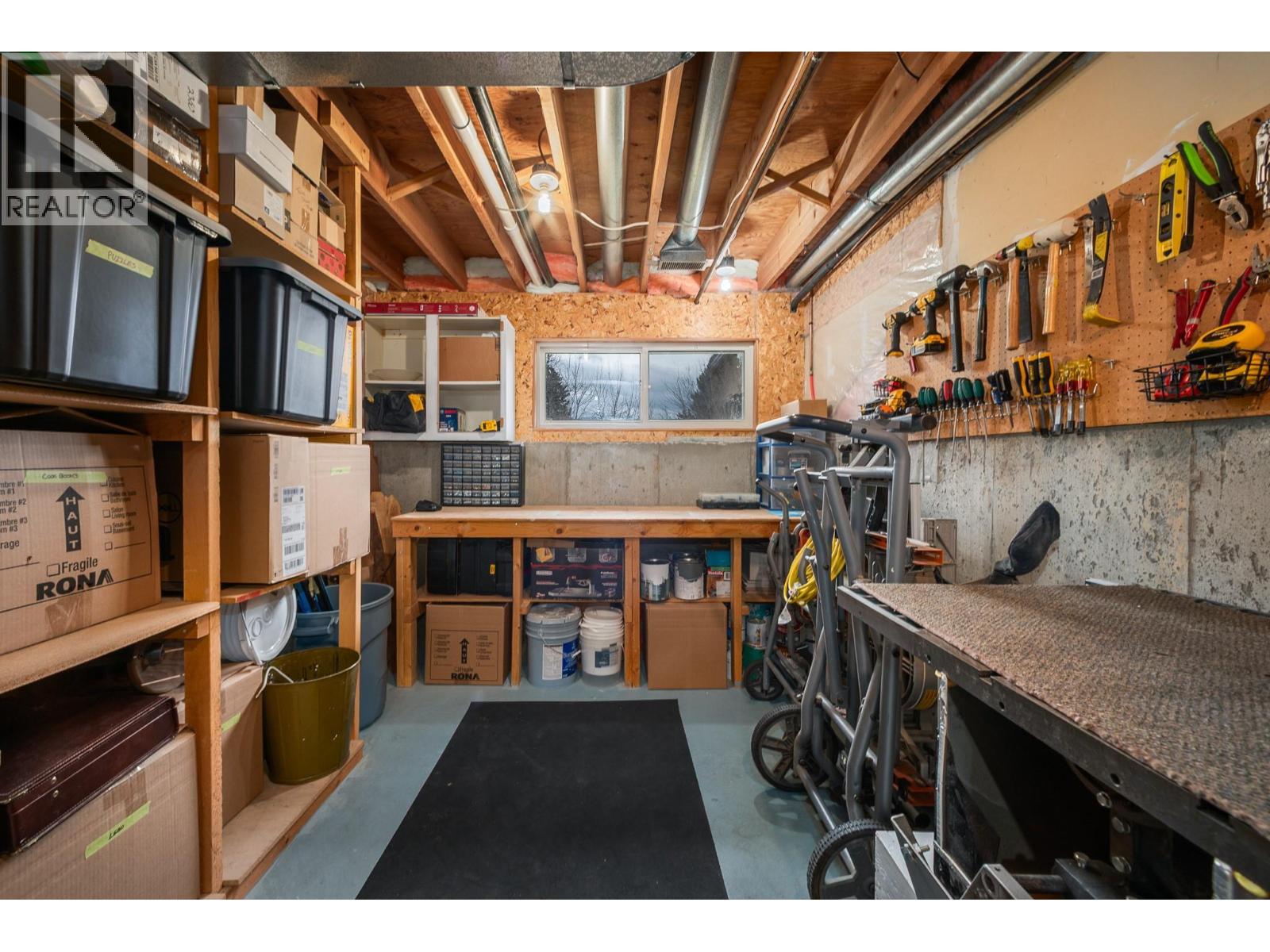  1686 Thayer Court, Kelowna