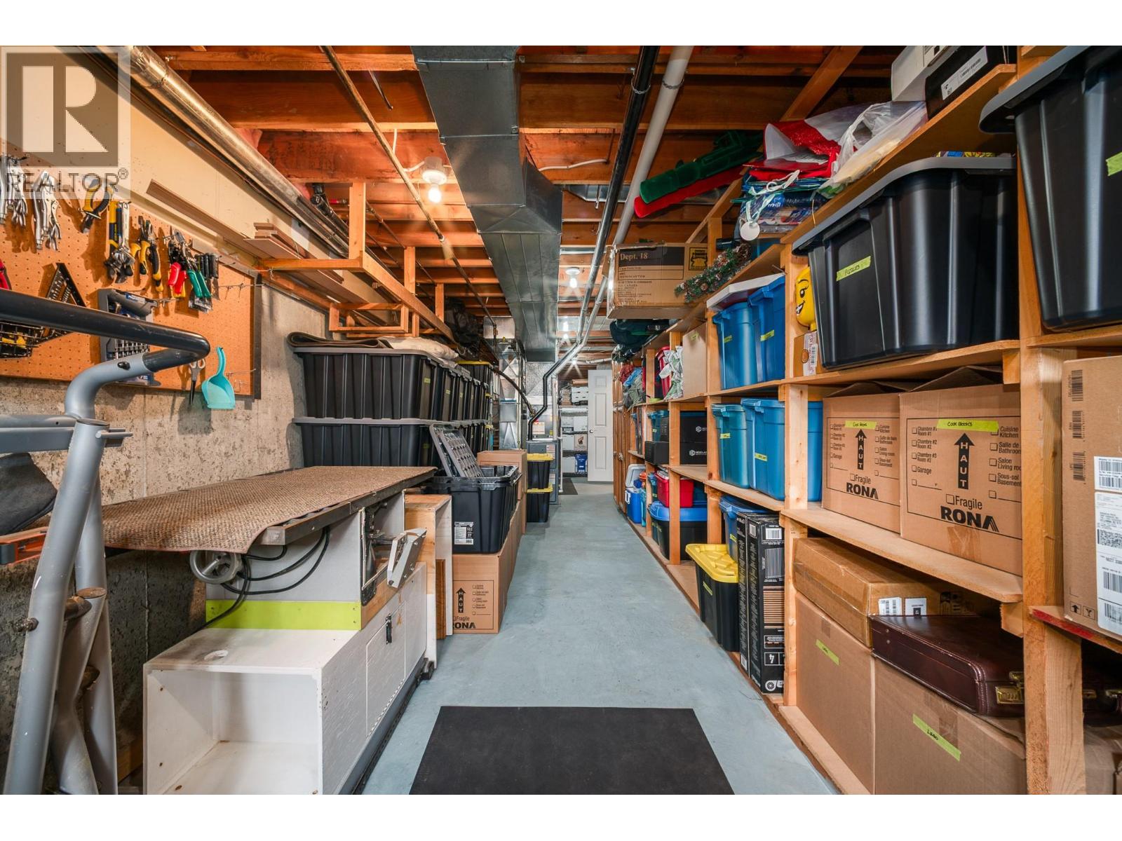  1686 Thayer Court, Kelowna