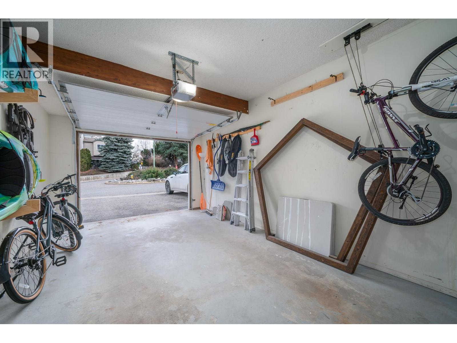  1686 Thayer Court, Kelowna