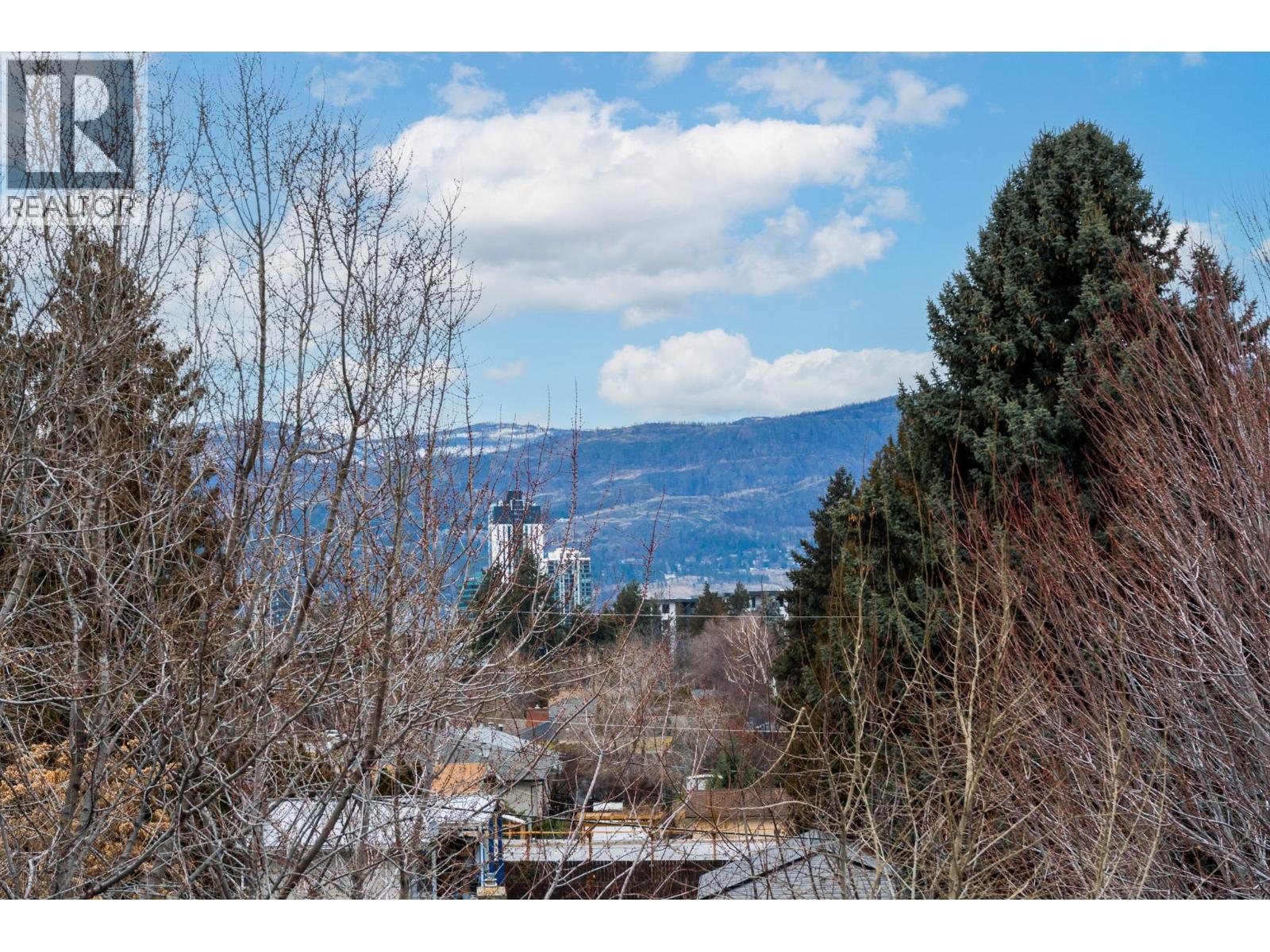  1686 Thayer Court, Kelowna