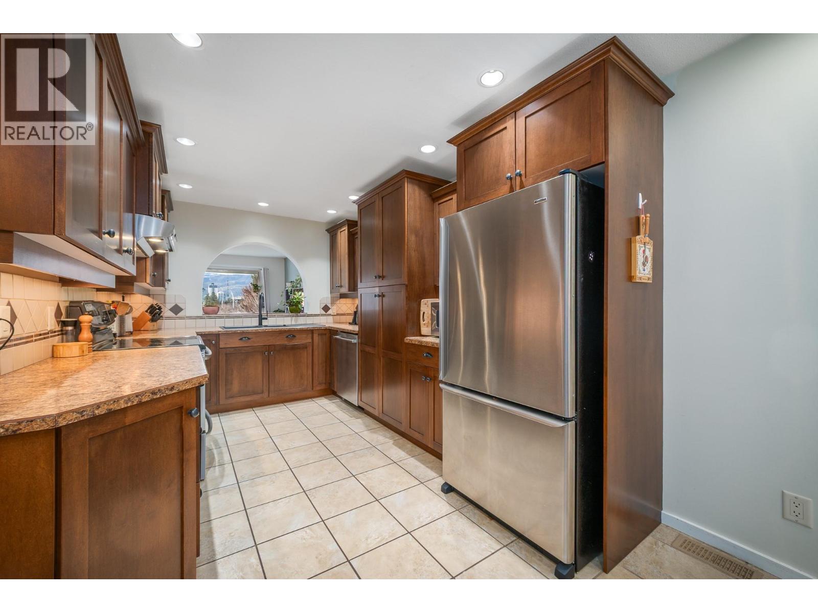  1686 Thayer Court, Kelowna