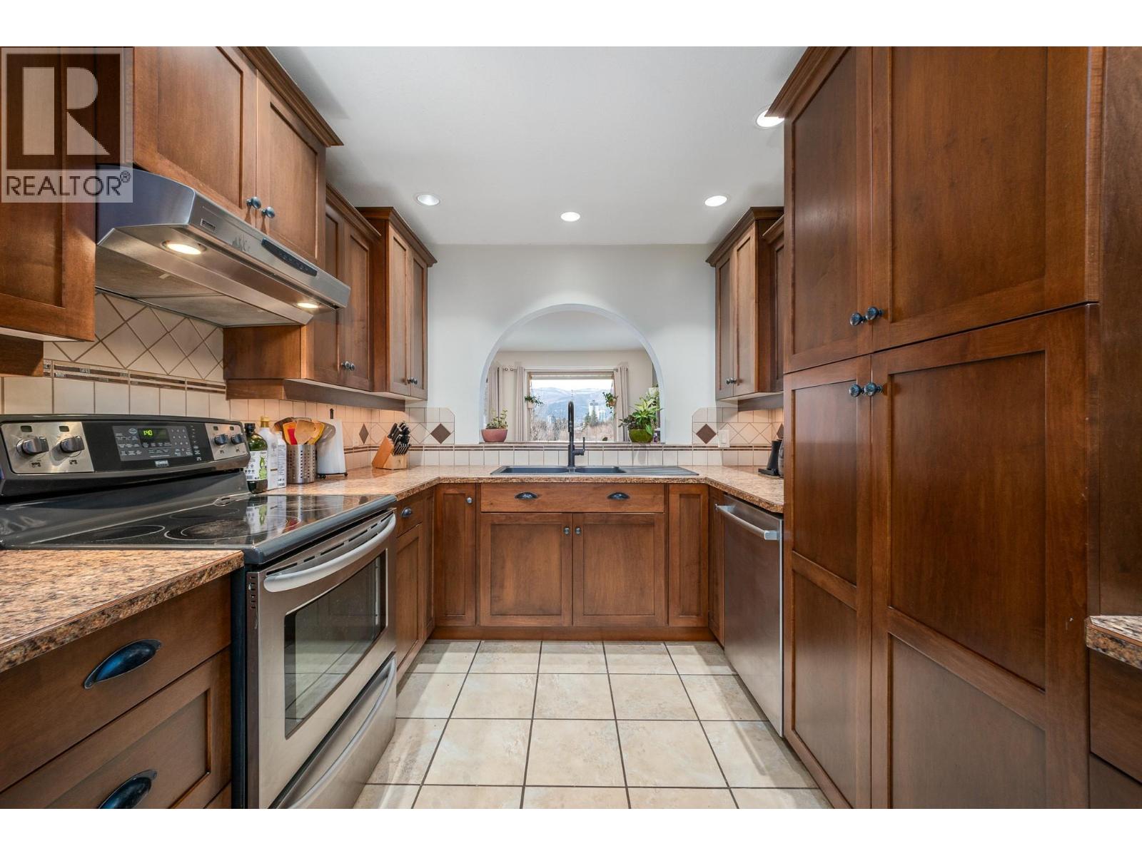  1686 Thayer Court, Kelowna