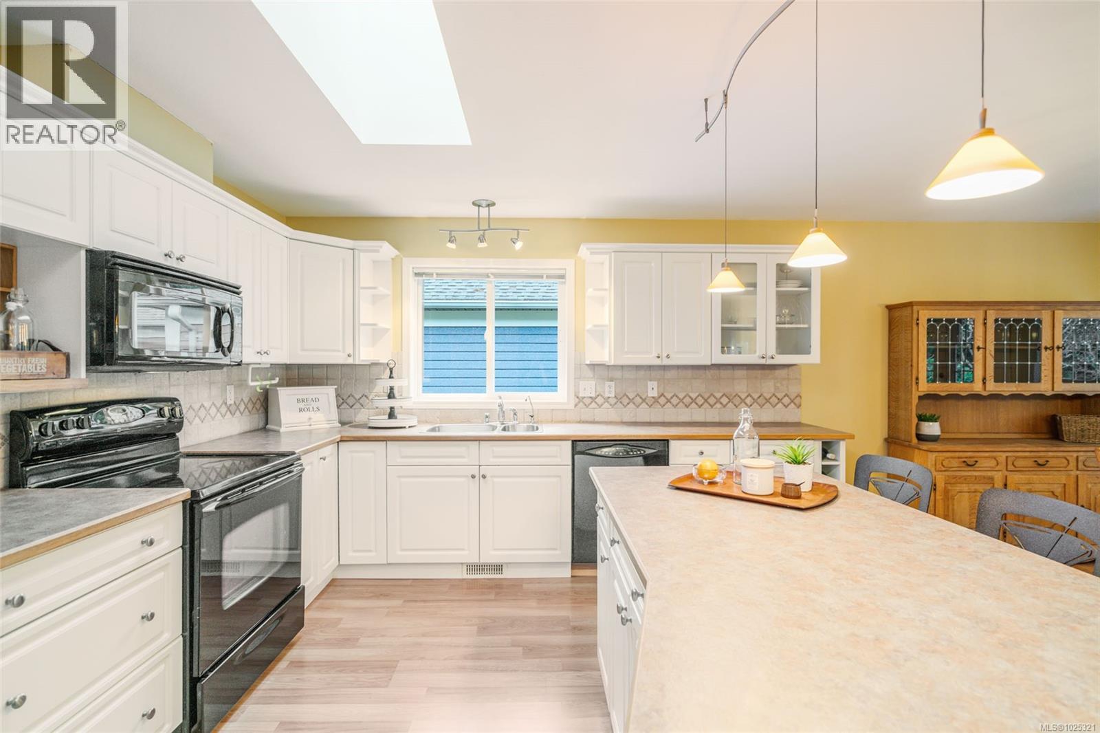 523 Seaward Way, Qualicum Beach