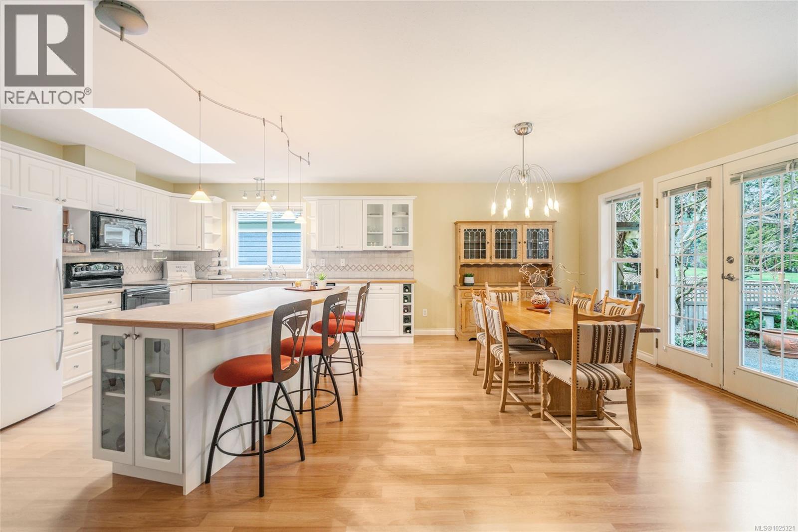 523 Seaward Way, Qualicum Beach