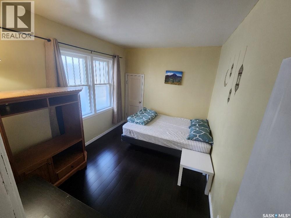 3303 Dewdney AVENUE - 4