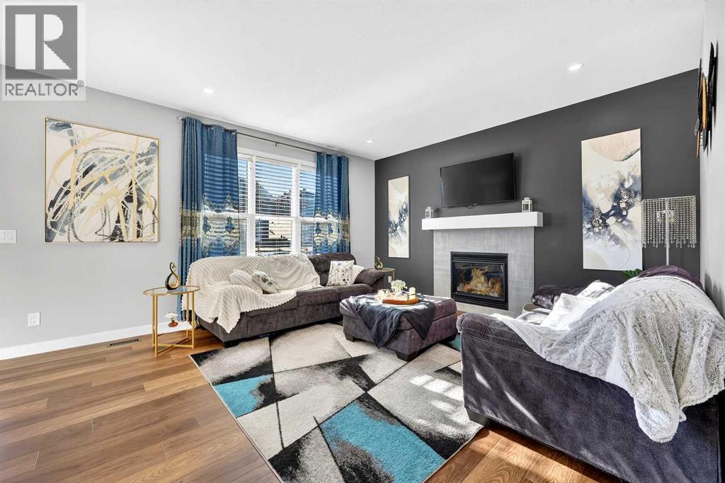 Single Family House for Sale in  Evansfield Manor NW Evanston Calgary 