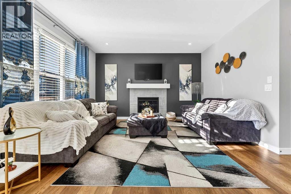 Single Family House for Sale in  Evansfield Manor NW Evanston Calgary 