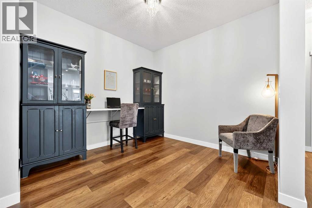 Single Family House for Sale in  Evansfield Manor NW Evanston Calgary 