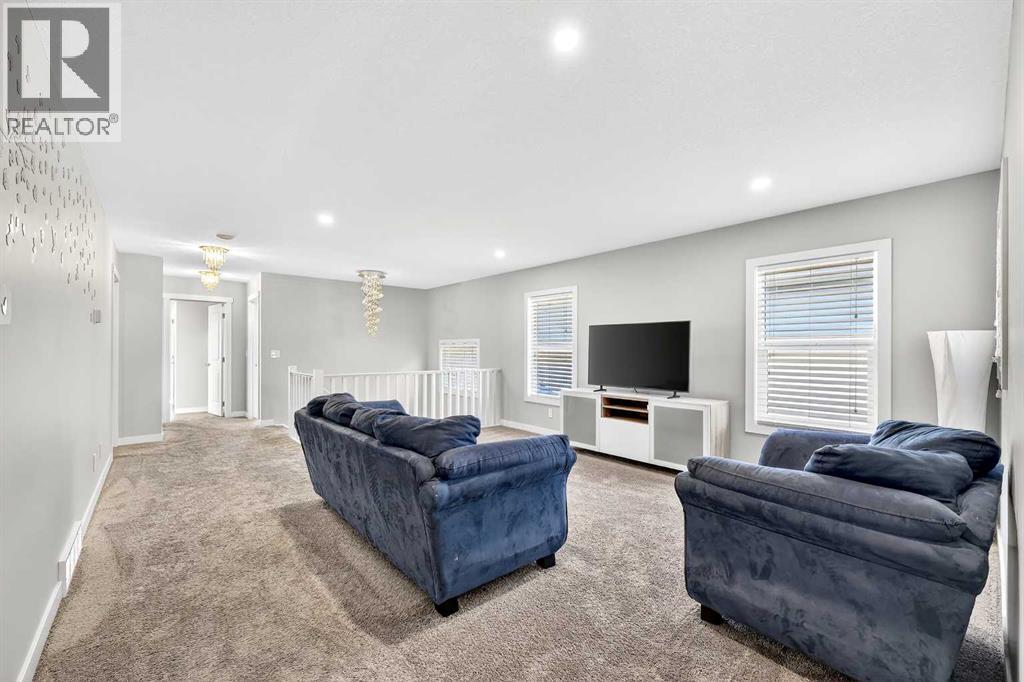 Single Family House for Sale in  Evansfield Manor NW Evanston Calgary 