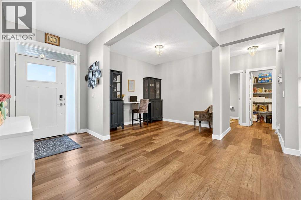 Single Family House for Sale in  Evansfield Manor NW Evanston Calgary 