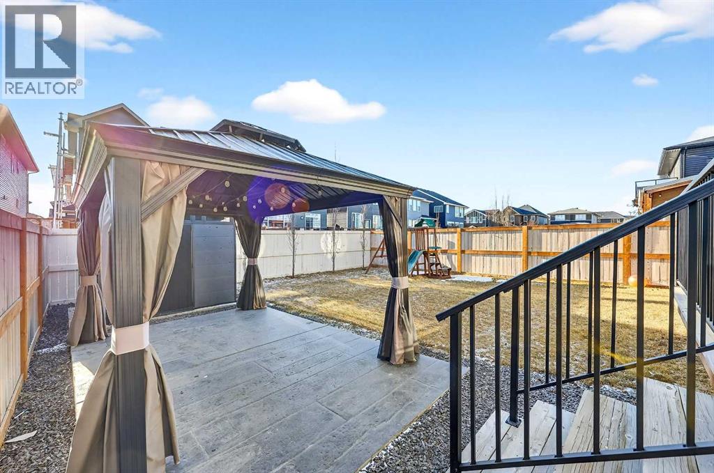 Single Family House for Sale in  Evansfield Manor NW Evanston Calgary 