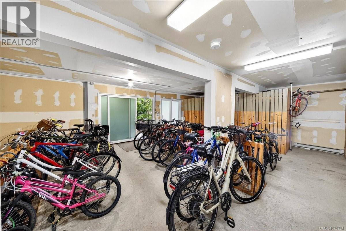 403 1010 Bristol Road, Saanich