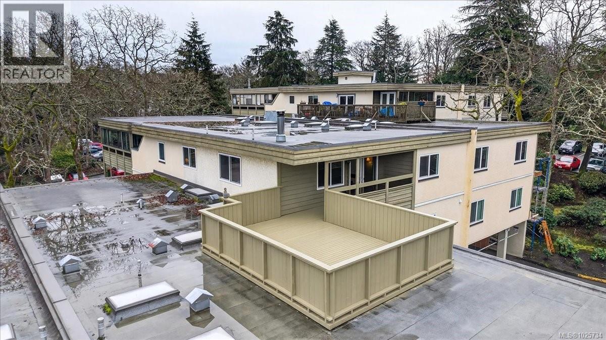 403 1010 Bristol Road, Saanich