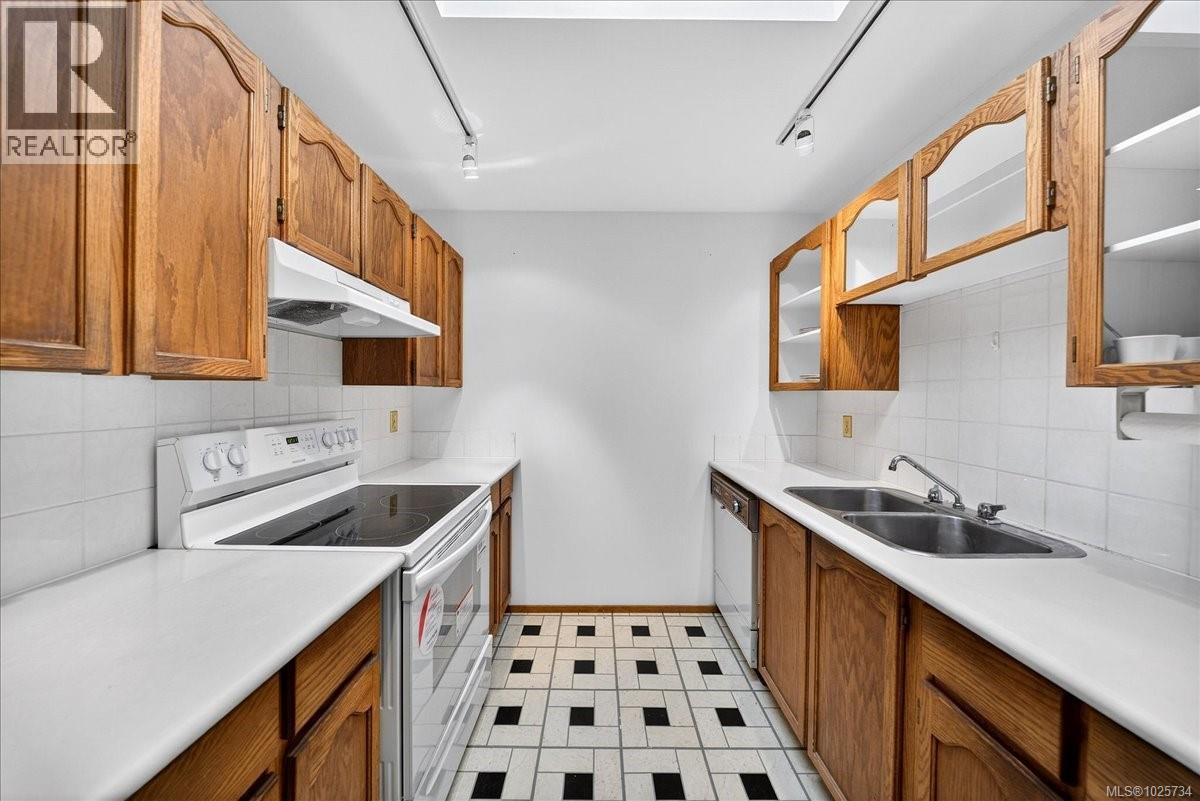 403 1010 Bristol Road, Saanich