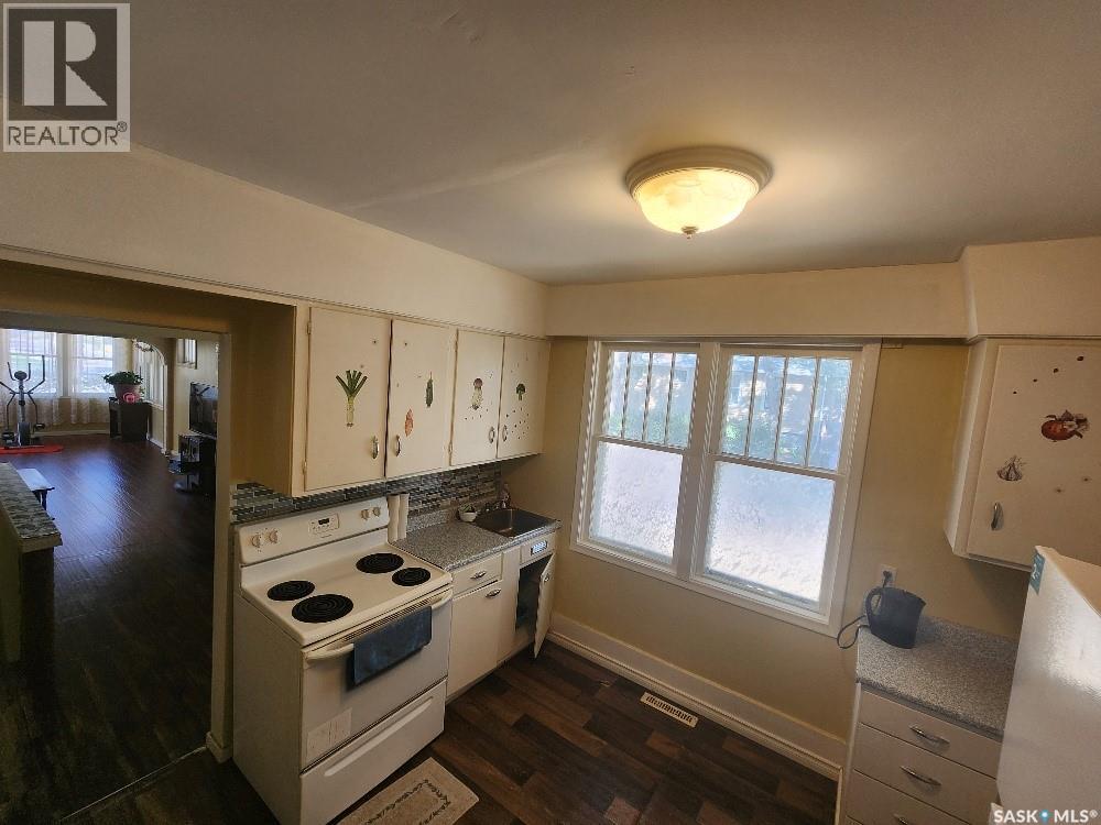 3303 Dewdney AVENUE - 16