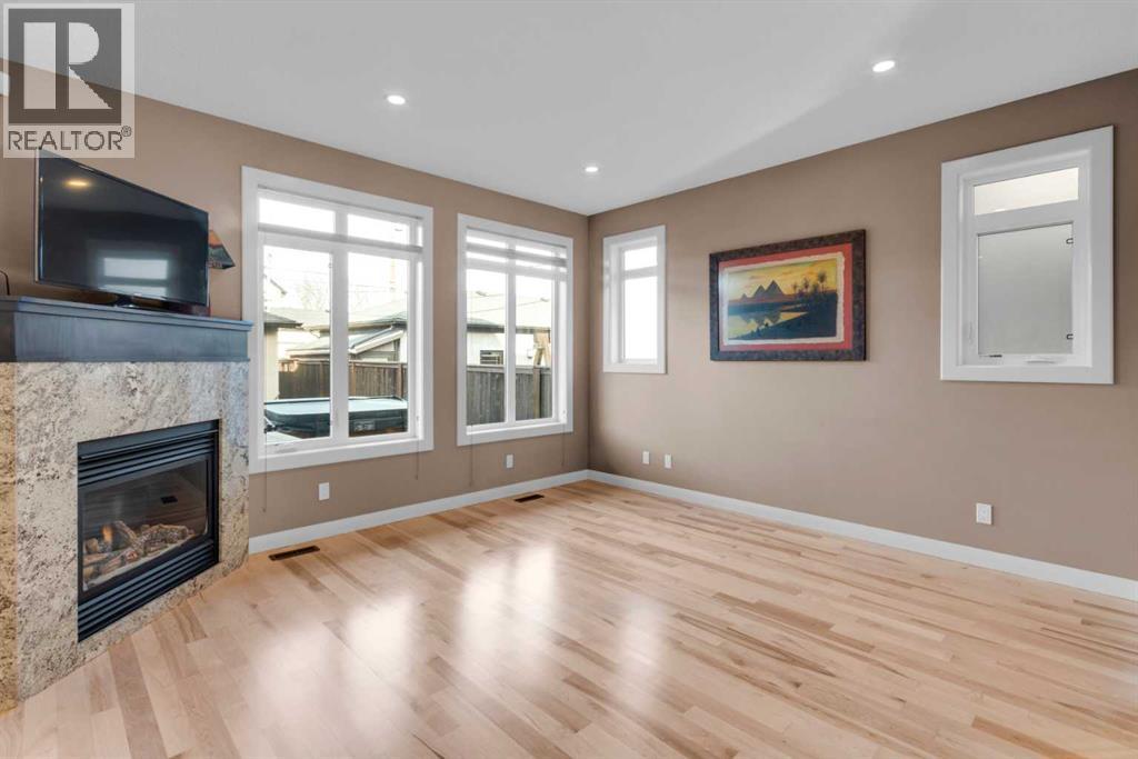 Single Family House for Sale in   Avenue NW West Hillhurst Calgary 