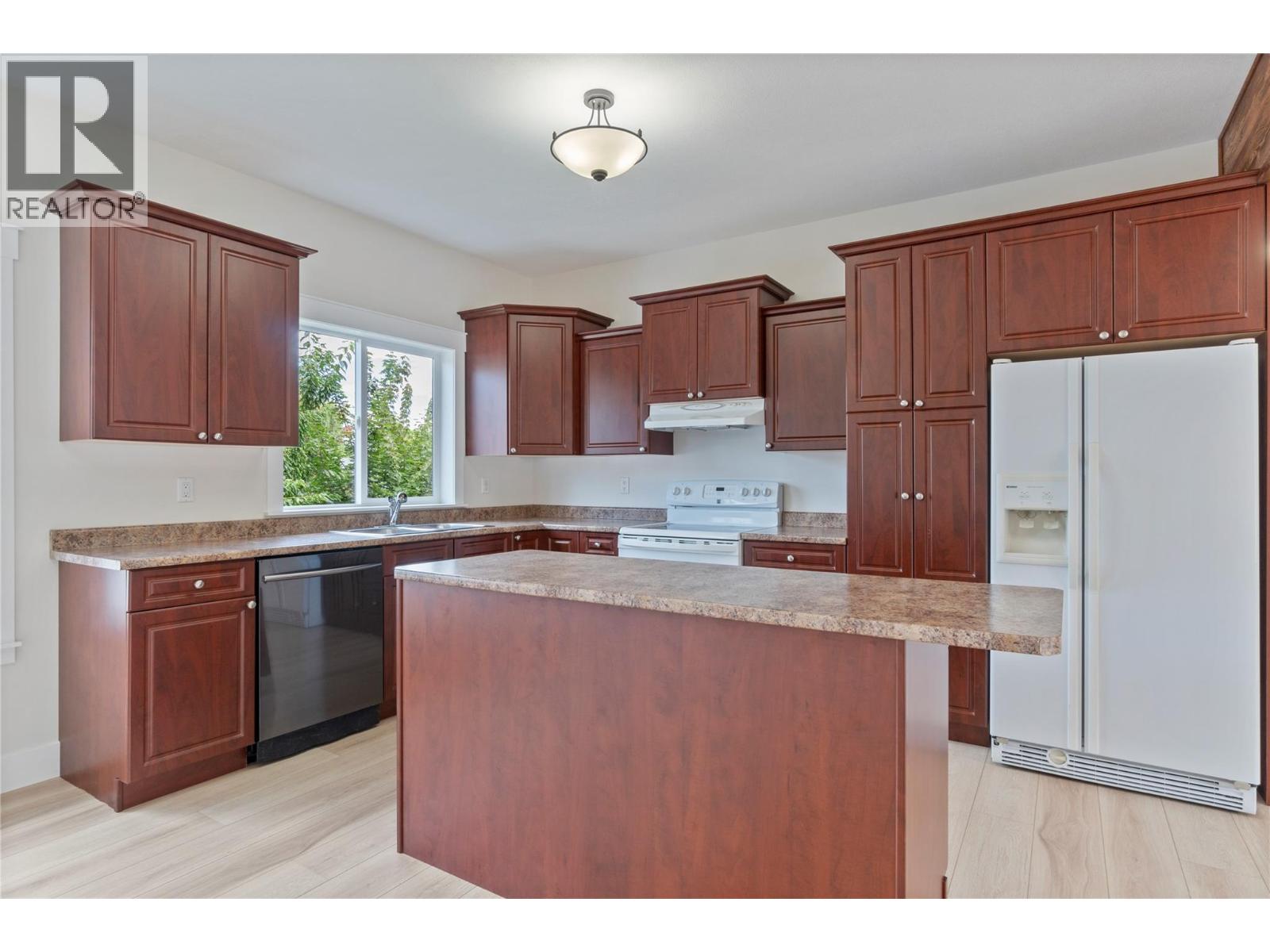  7281 46 Street Northeast, Salmon Arm