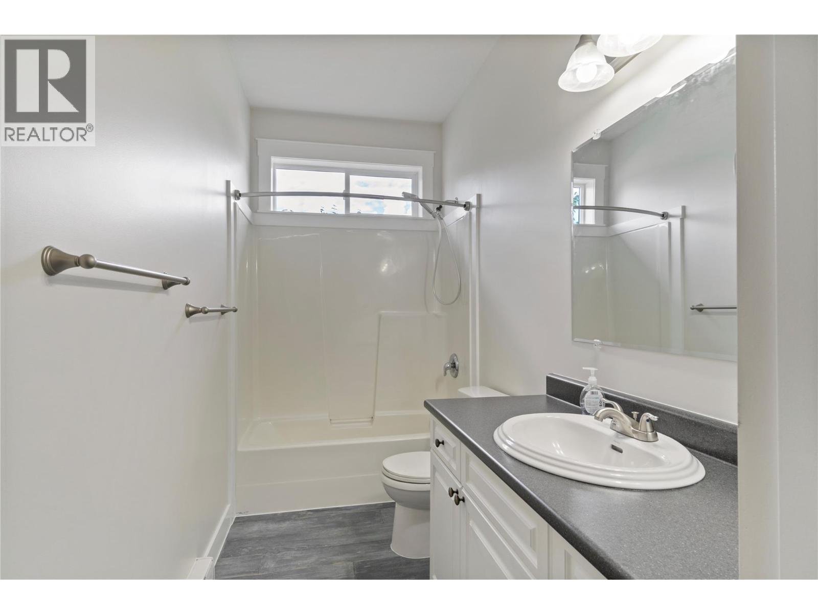  7281 46 Street Northeast, Salmon Arm