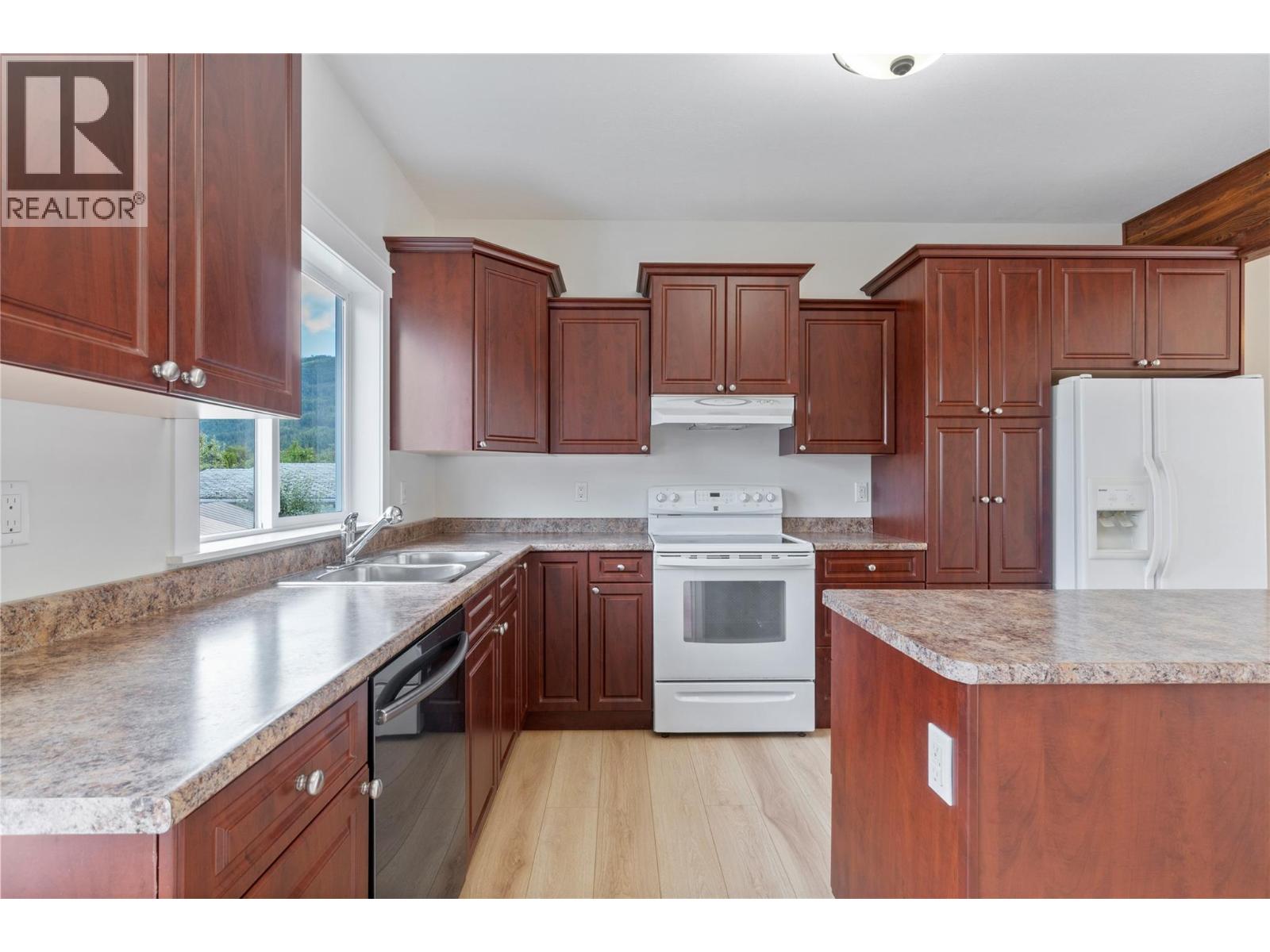  7281 46 Street Northeast, Salmon Arm