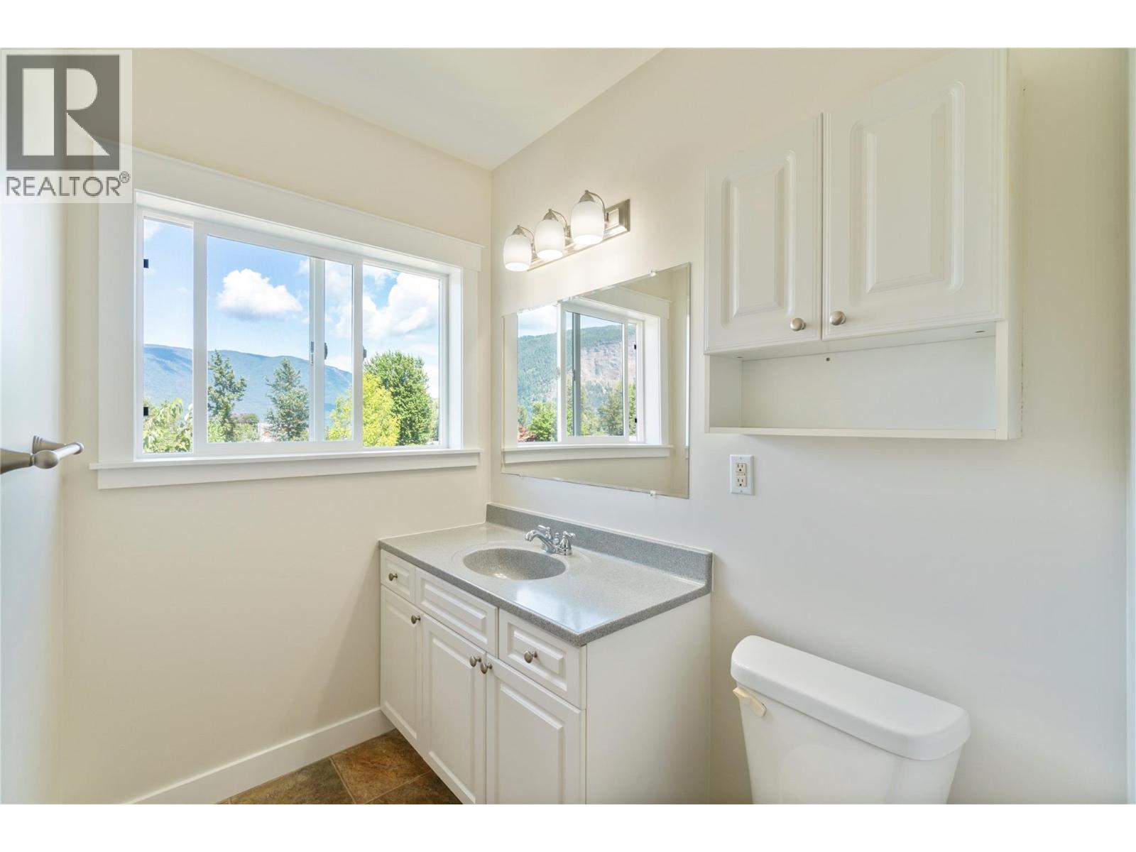  7281 46 Street Northeast, Salmon Arm