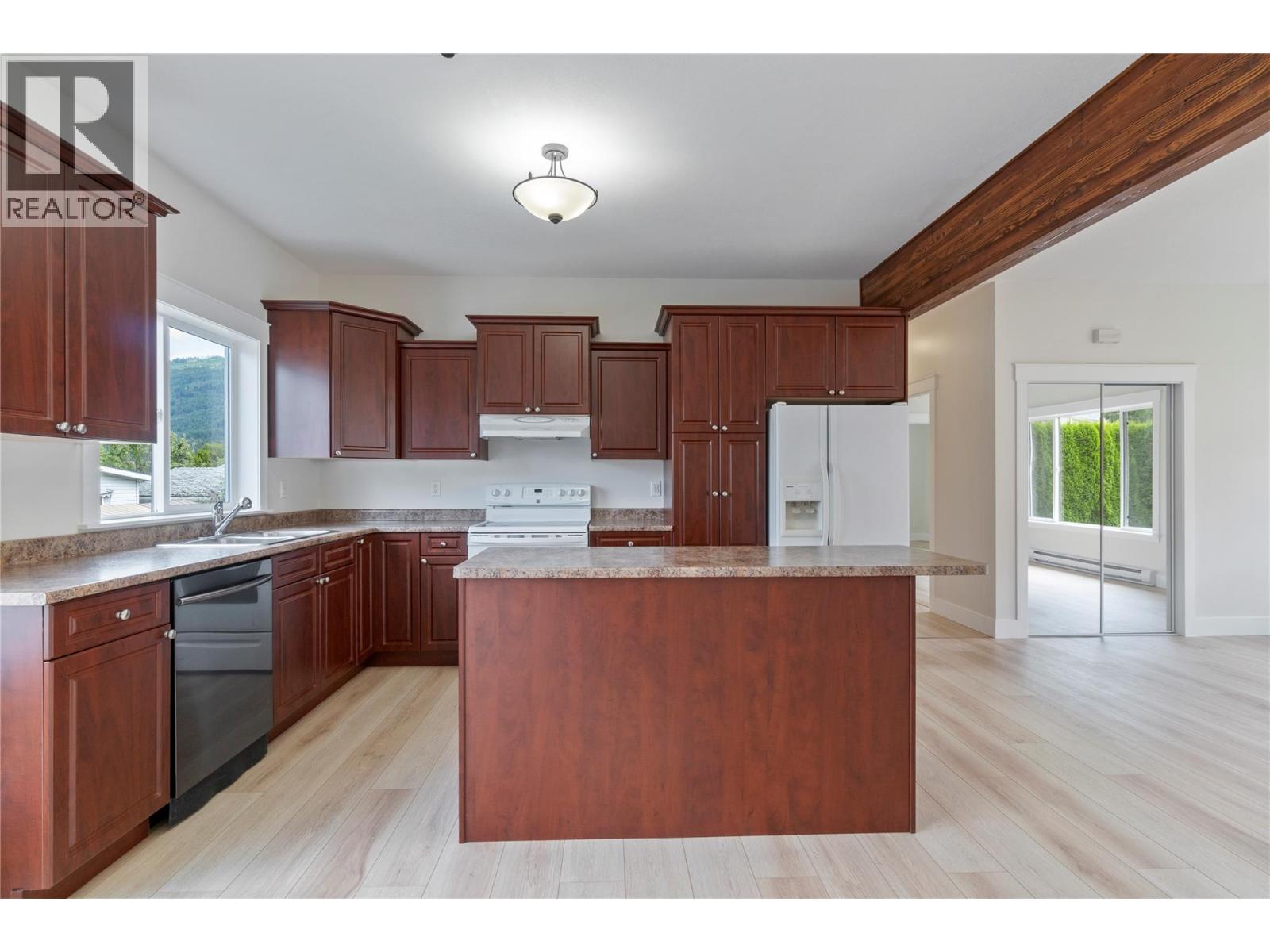  7281 46 Street Northeast, Salmon Arm