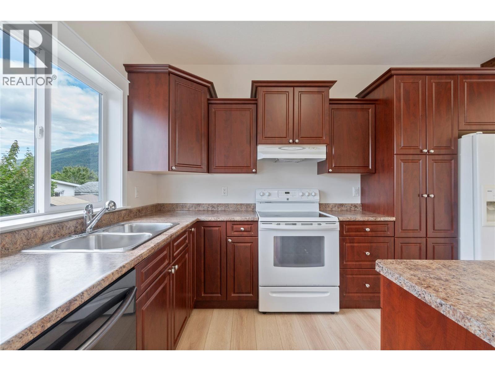  7281 46 Street Northeast, Salmon Arm