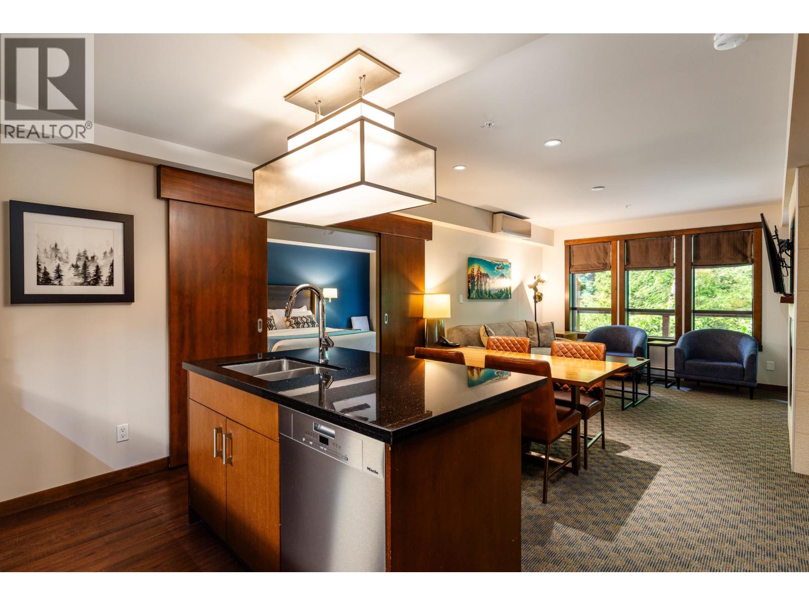 103B 2020 LONDON LANE, Whistler