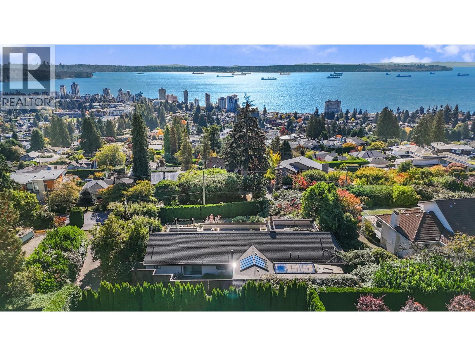 2237 PALMERSTON AVENUE, West Vancouver