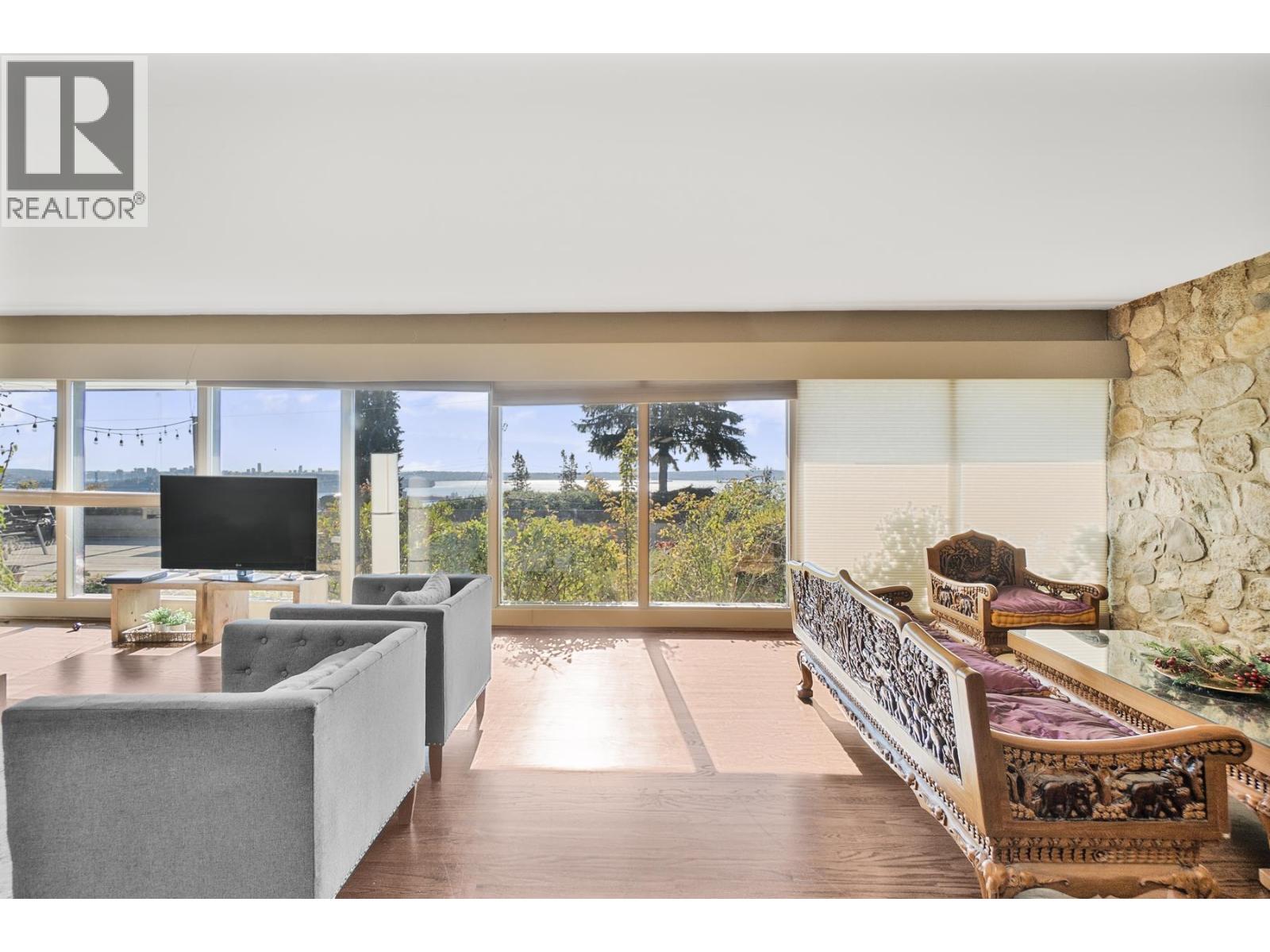 2237 PALMERSTON AVENUE, West Vancouver