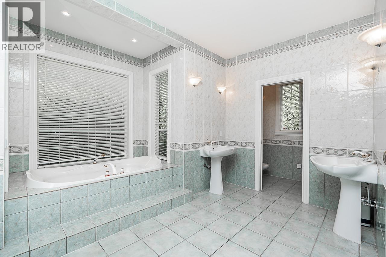 241 BAYVIEW ROAD, Lions Bay