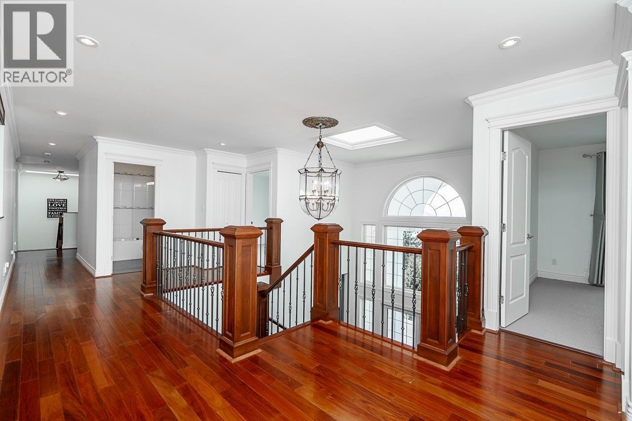 241 BAYVIEW ROAD, Lions Bay