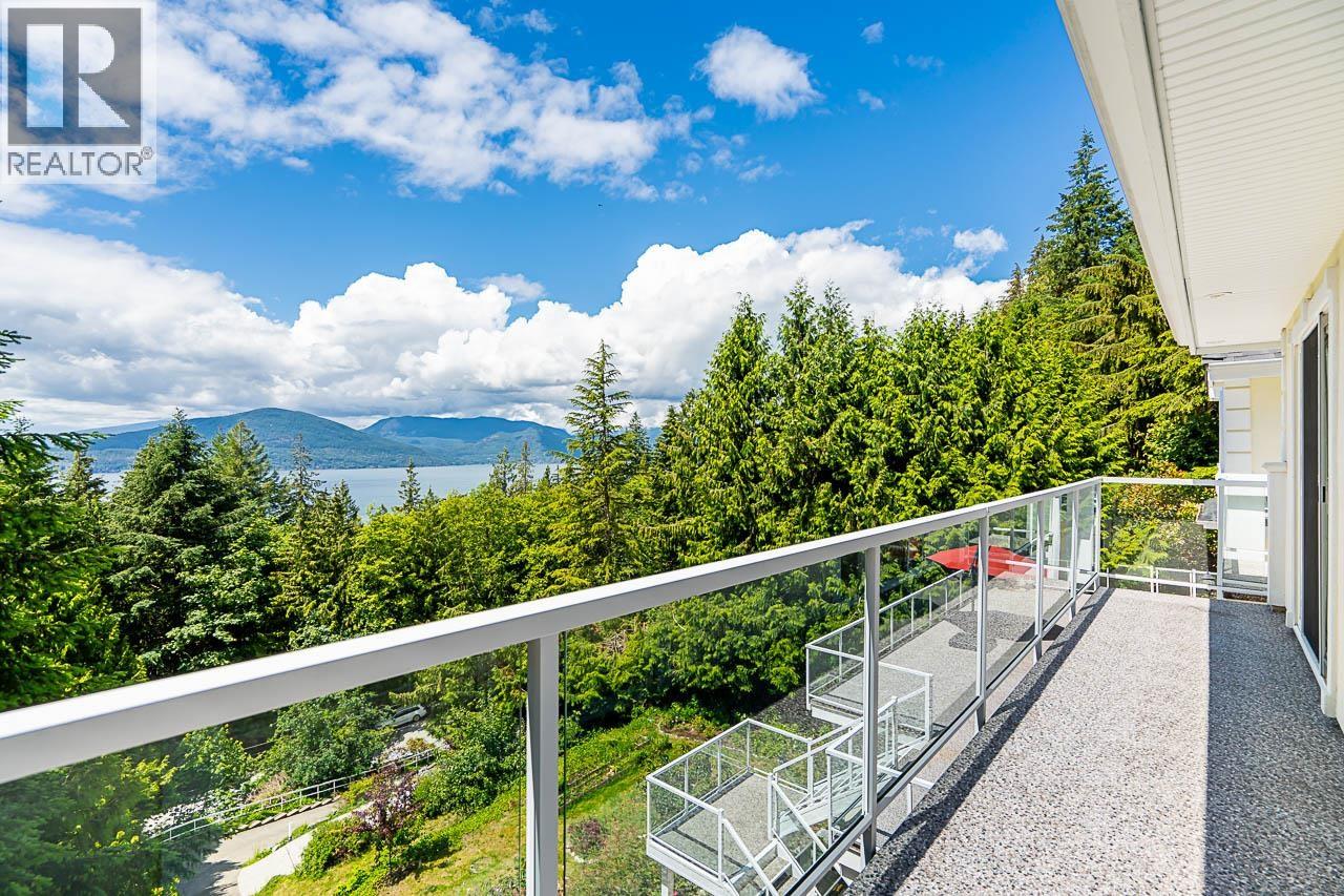 241 BAYVIEW ROAD, Lions Bay