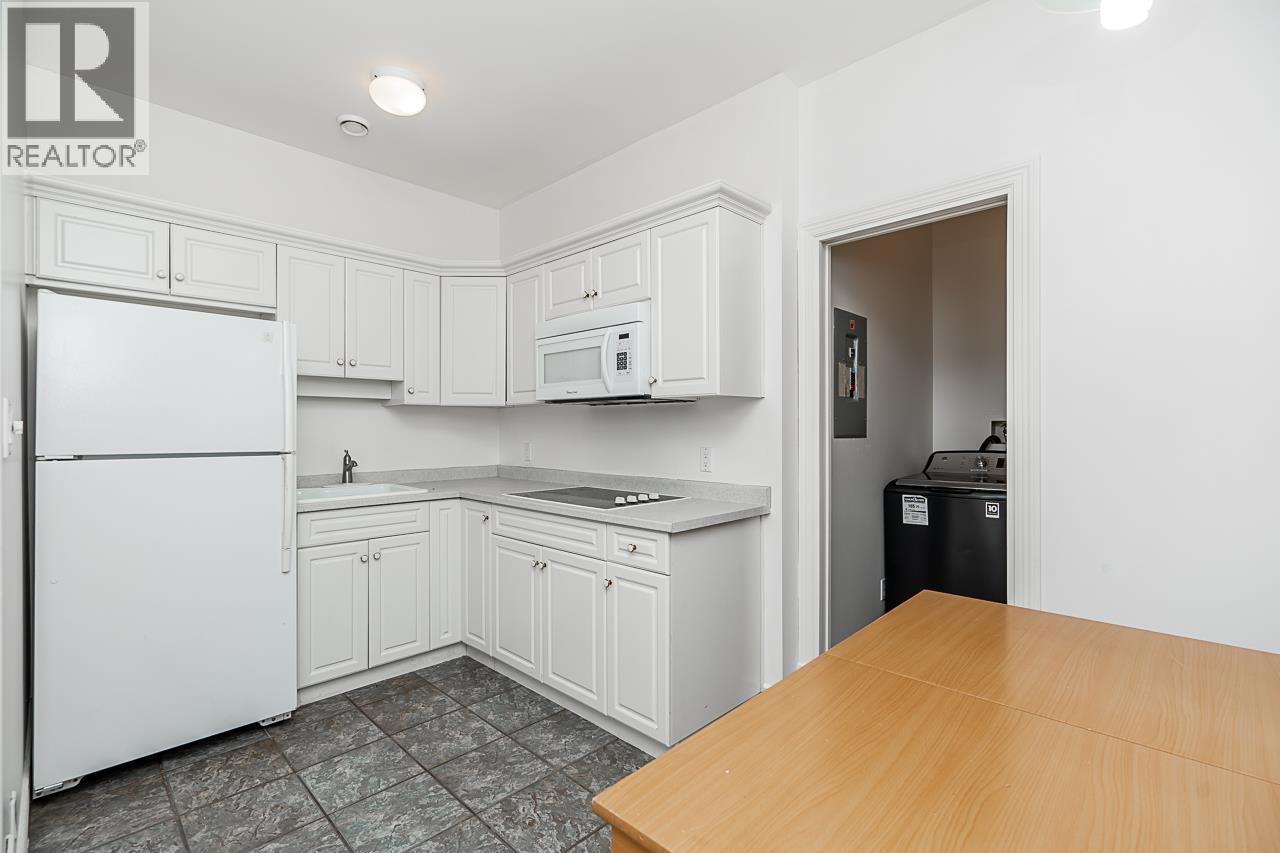 241 BAYVIEW ROAD, Lions Bay