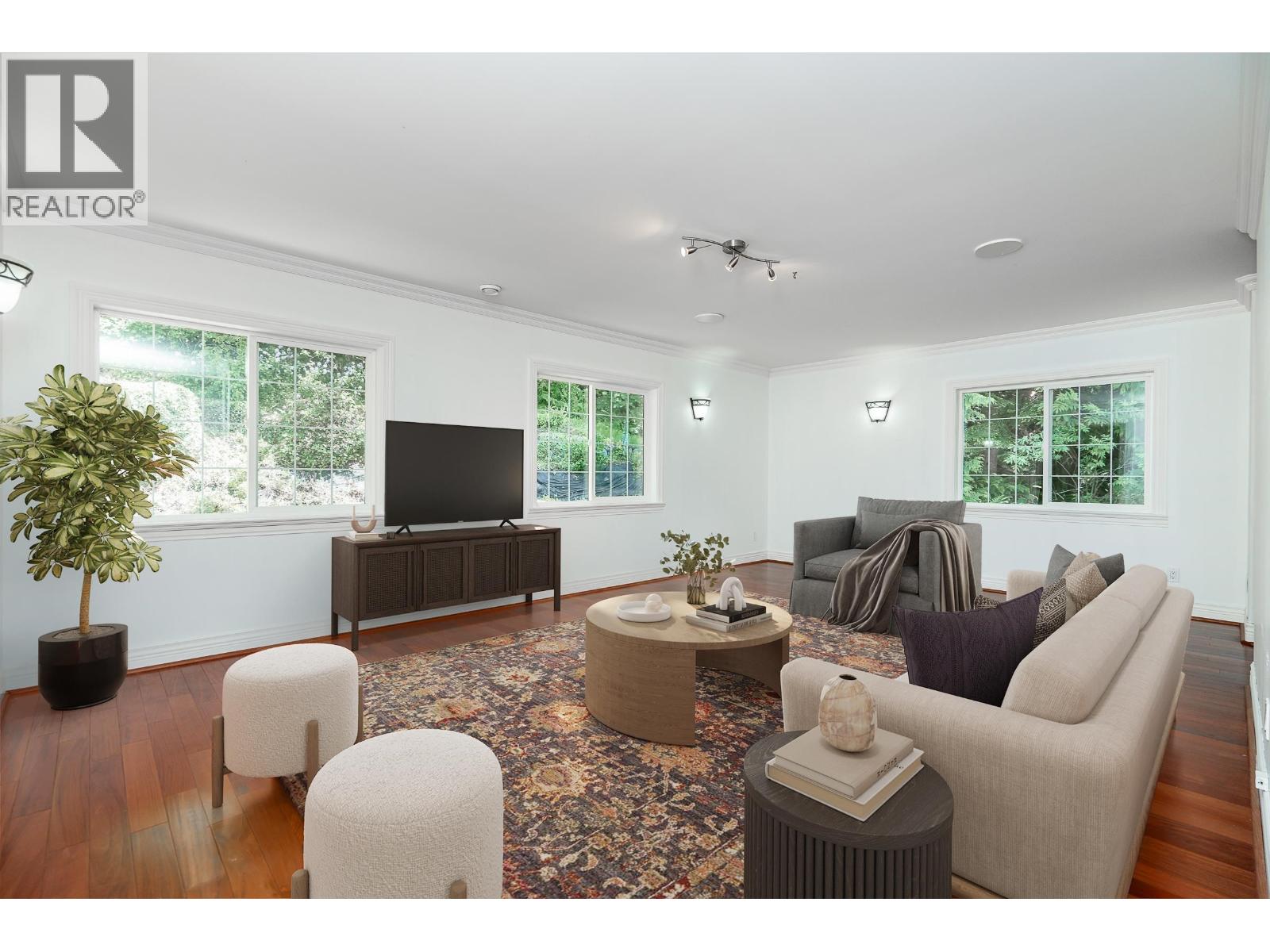 241 BAYVIEW ROAD, Lions Bay