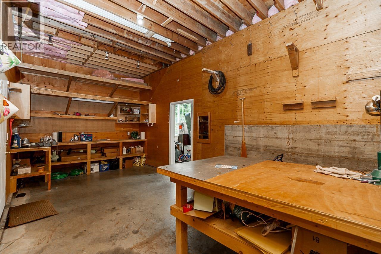 241 BAYVIEW ROAD, Lions Bay