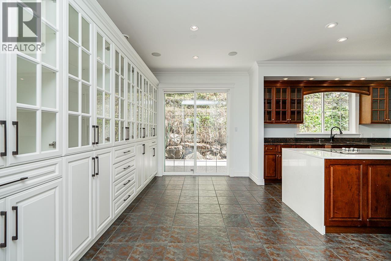 241 BAYVIEW ROAD, Lions Bay