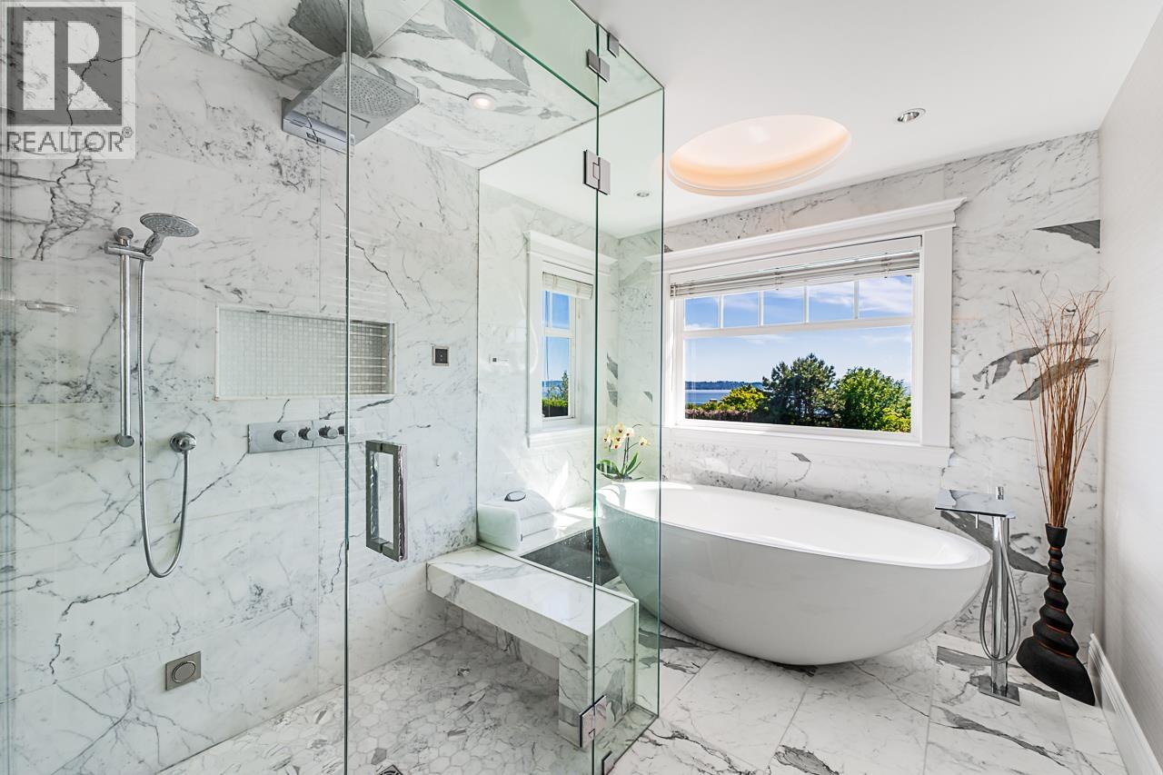 4270 ROCKRIDGE PLACE, West Vancouver