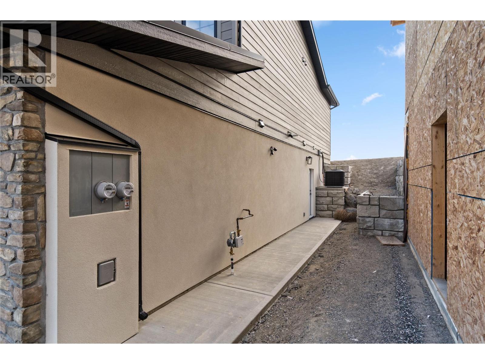 #113 38 Rue Cheval Noir - 11