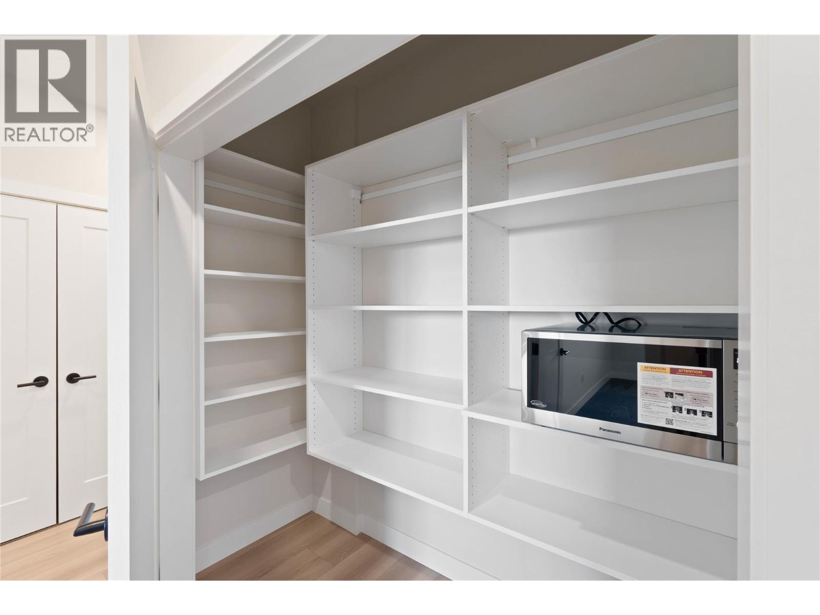 #113 38 RUE CHEVAL NOIR - 24