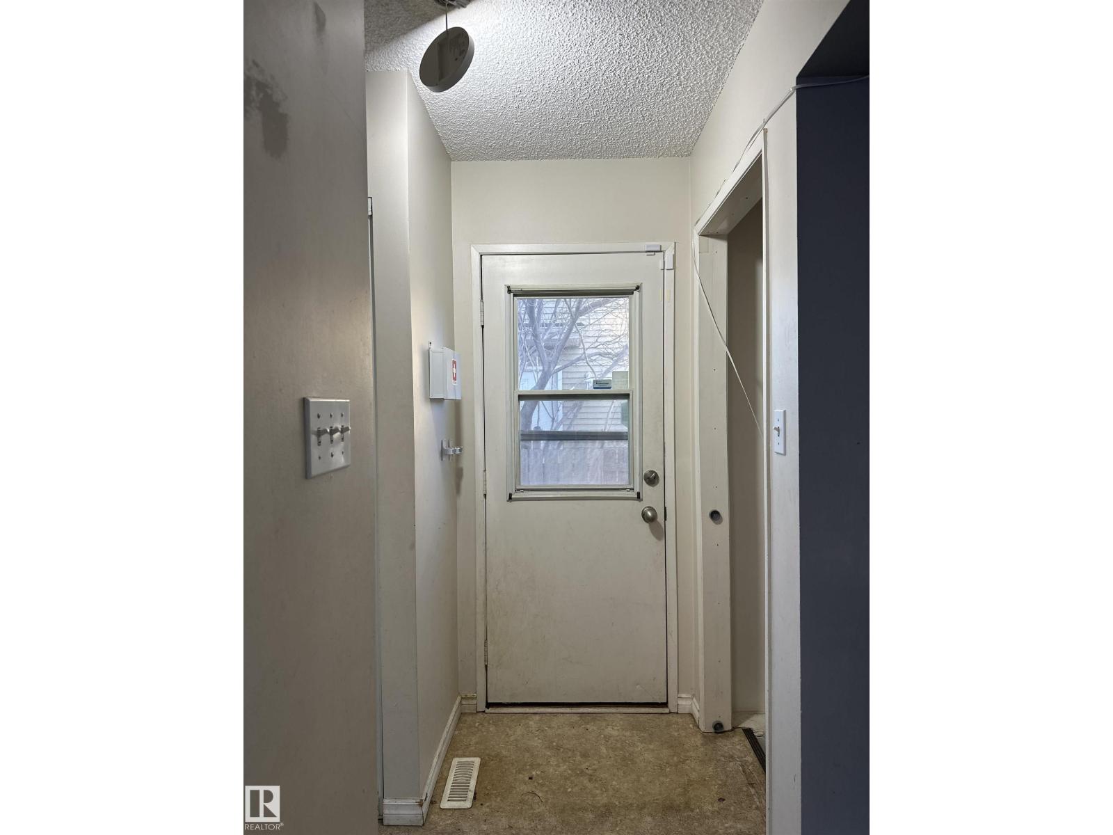 10512 21 AV NW, Edmonton