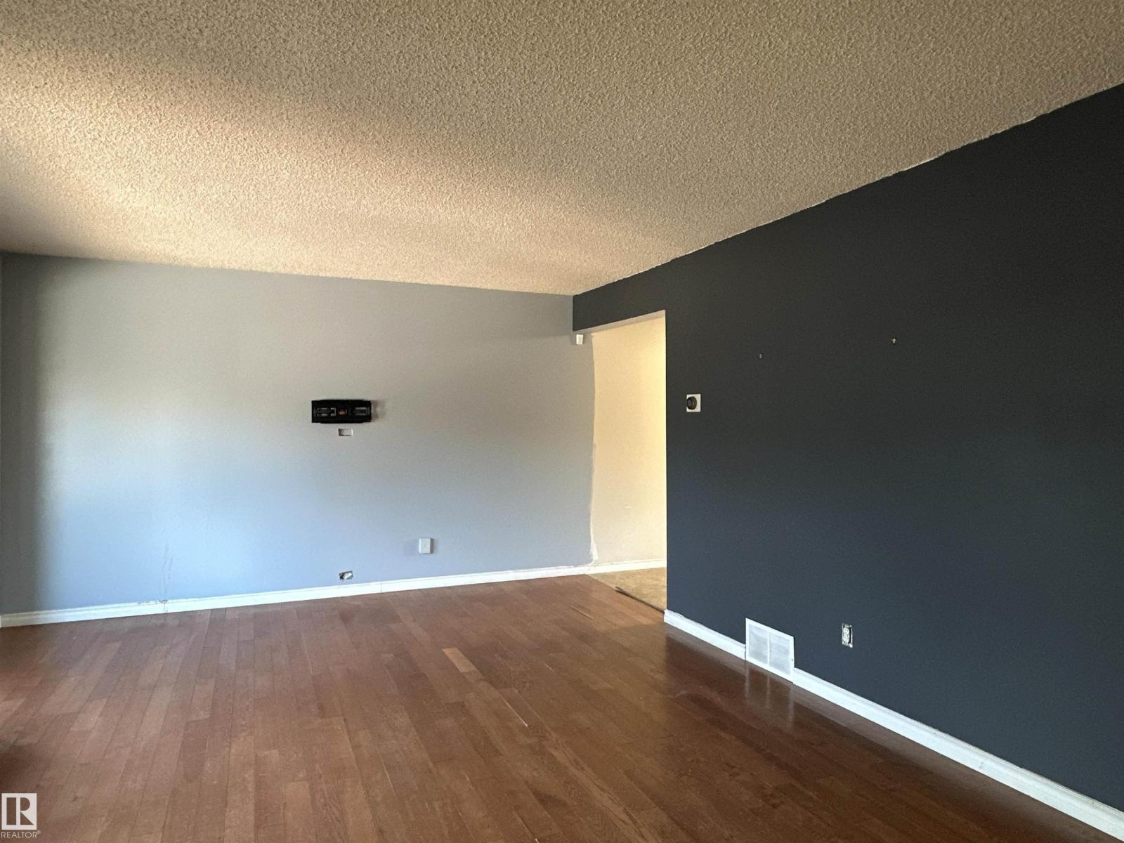 10512 21 AV NW, Edmonton