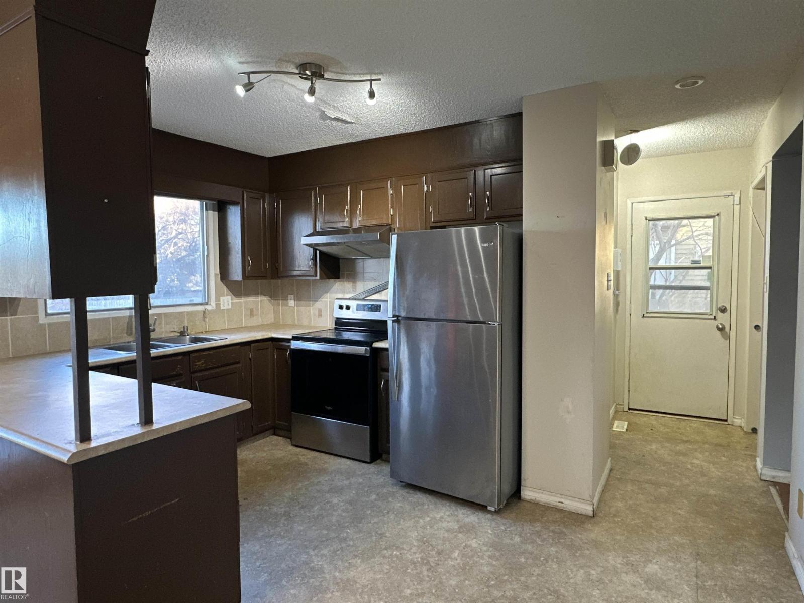 10512 21 AV NW, Edmonton