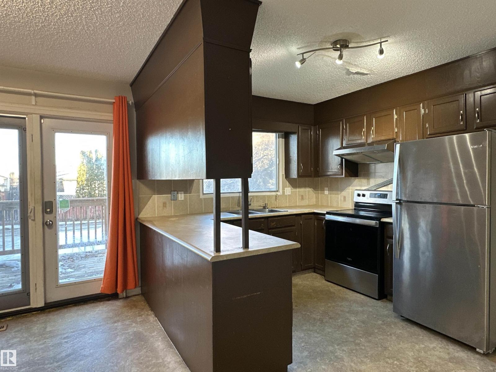 10512 21 AV NW, Edmonton