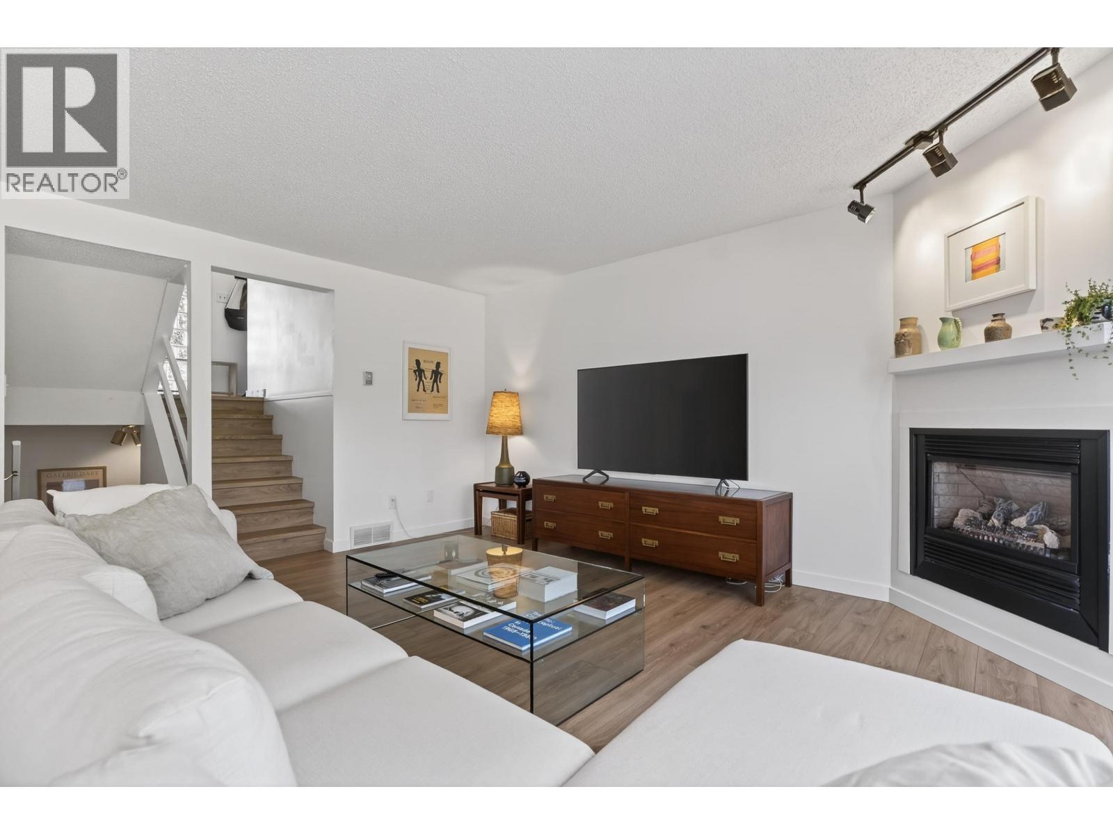 526 CARDIFF WAY, Port Moody