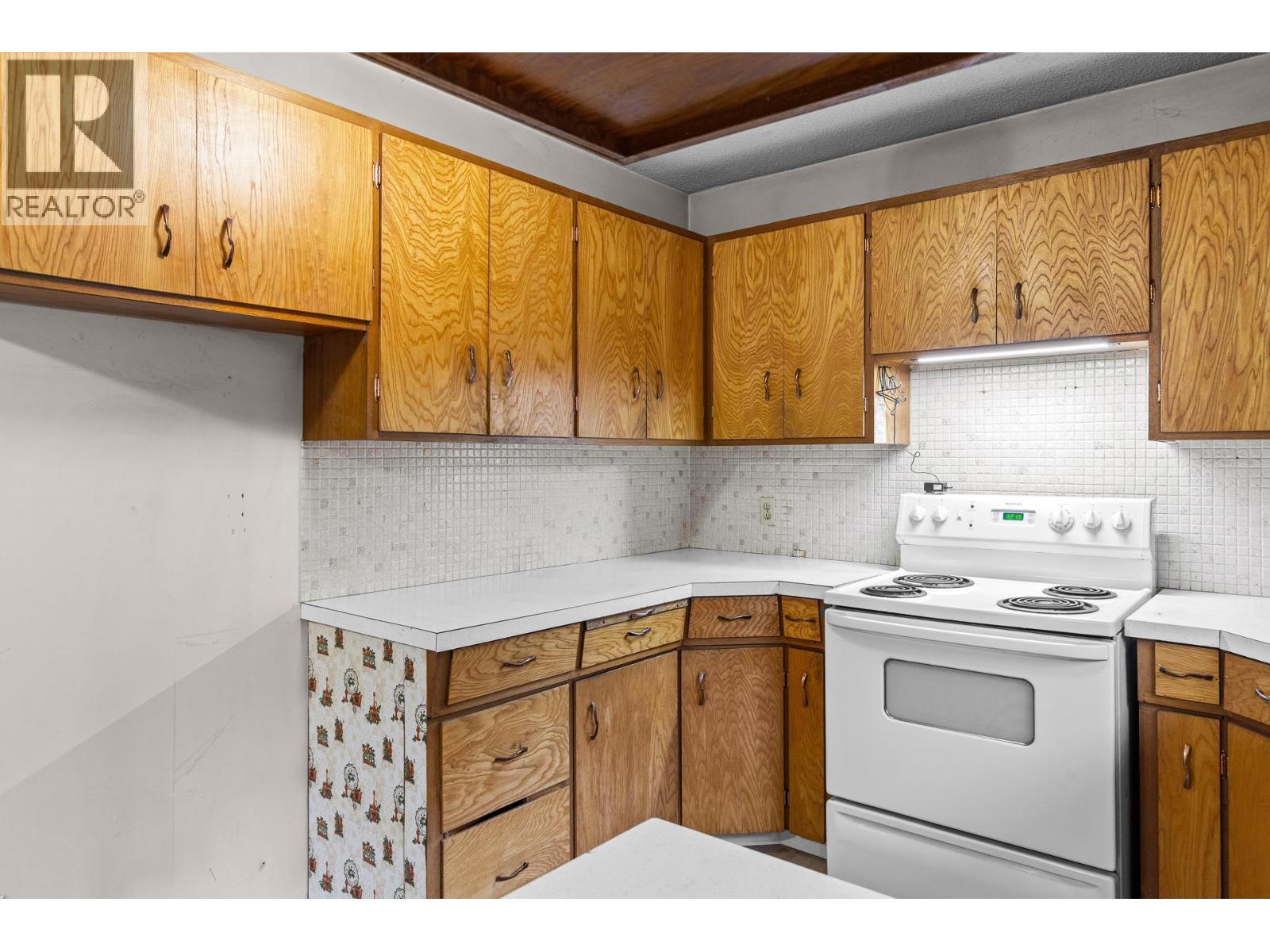  1451 Ross Road, West Kelowna