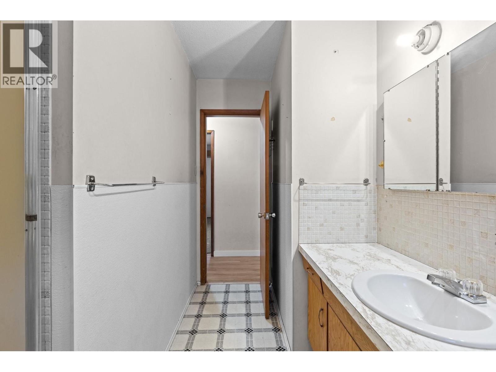  1451 Ross Road, West Kelowna