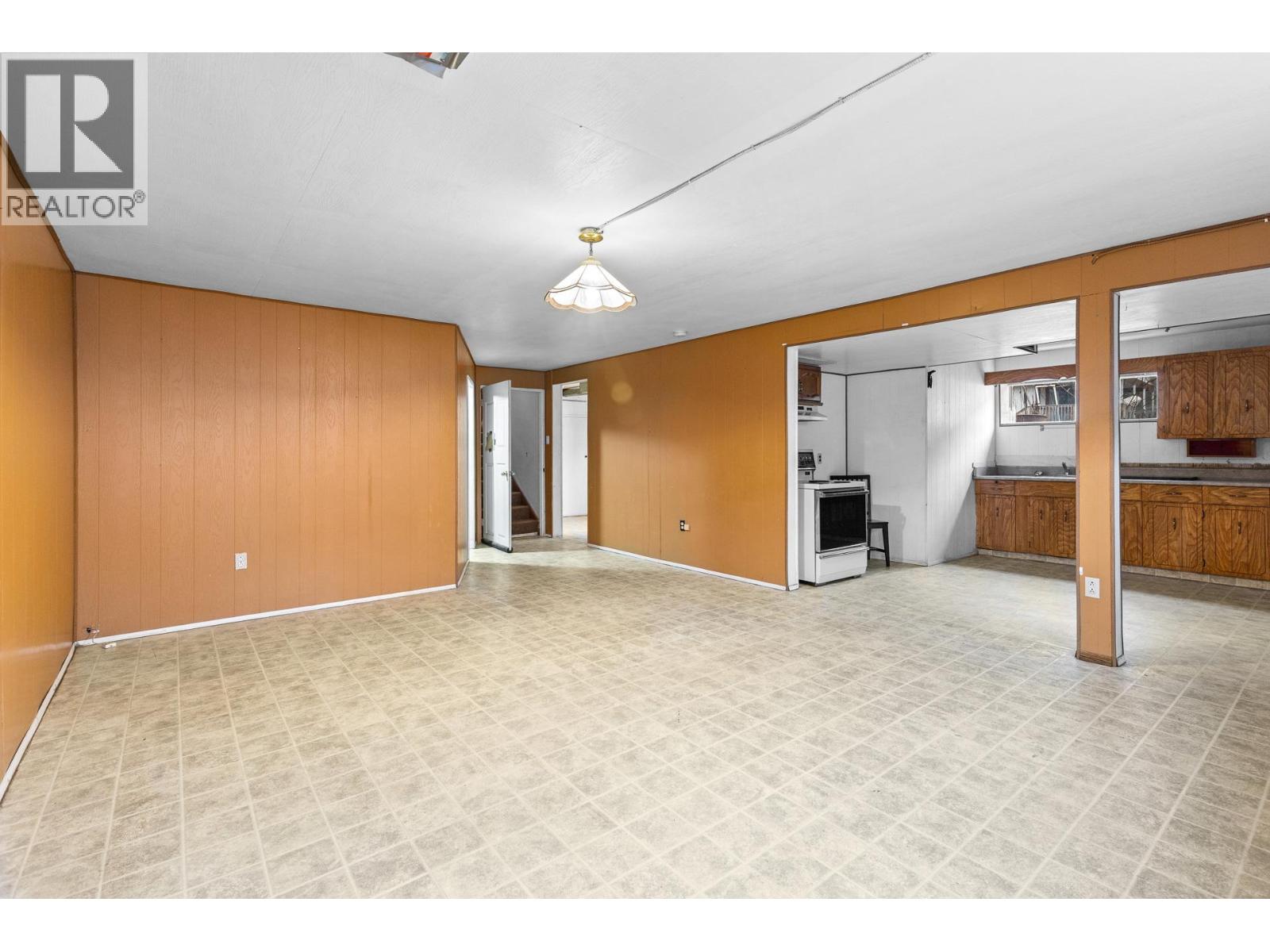  1451 Ross Road, West Kelowna